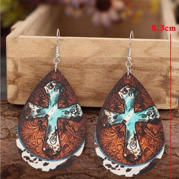 New country Wooden Cross Pattern Earrings - Picture 3 of 4